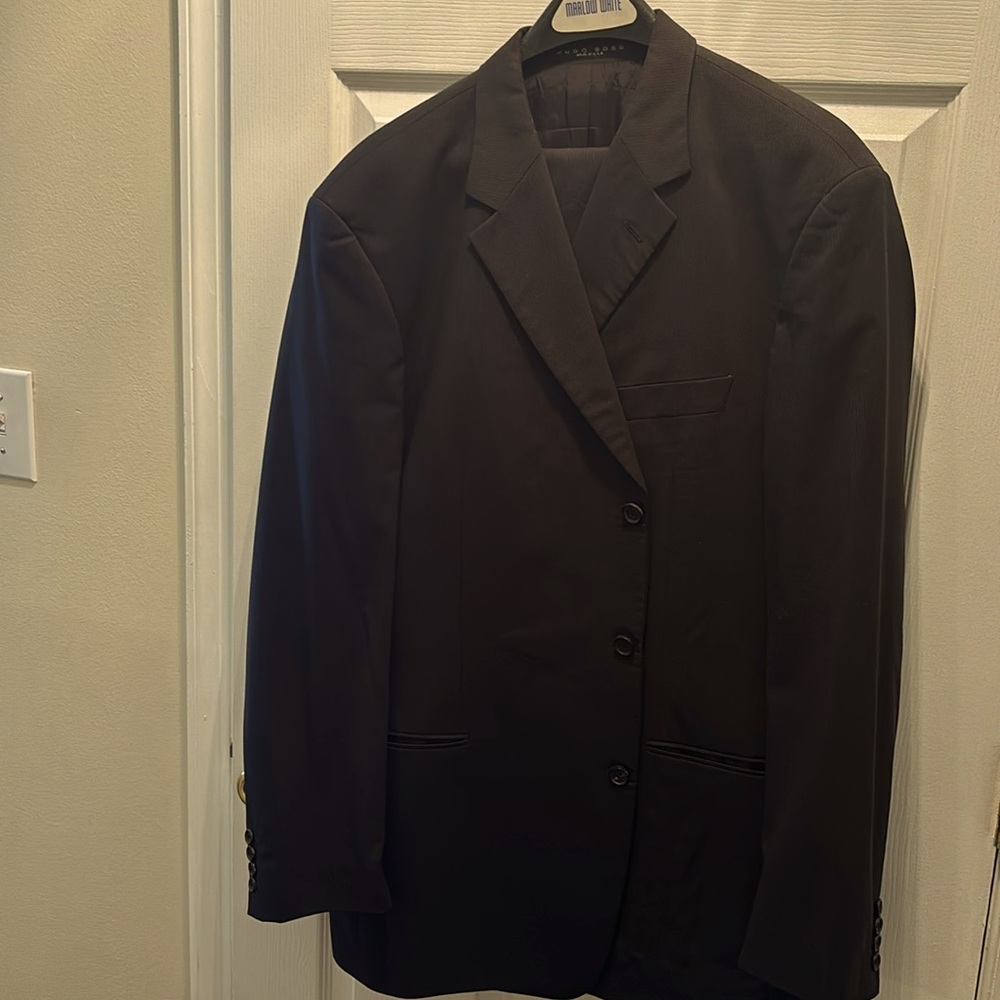 Hugo Boss Black Suit 46R